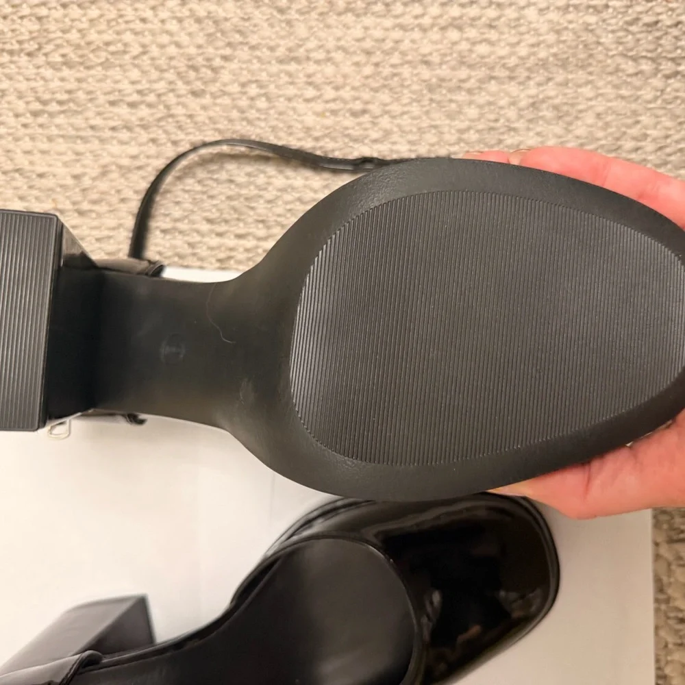 SO Black Glossy Platform Mary Jane Heels - Picture 5 of 6